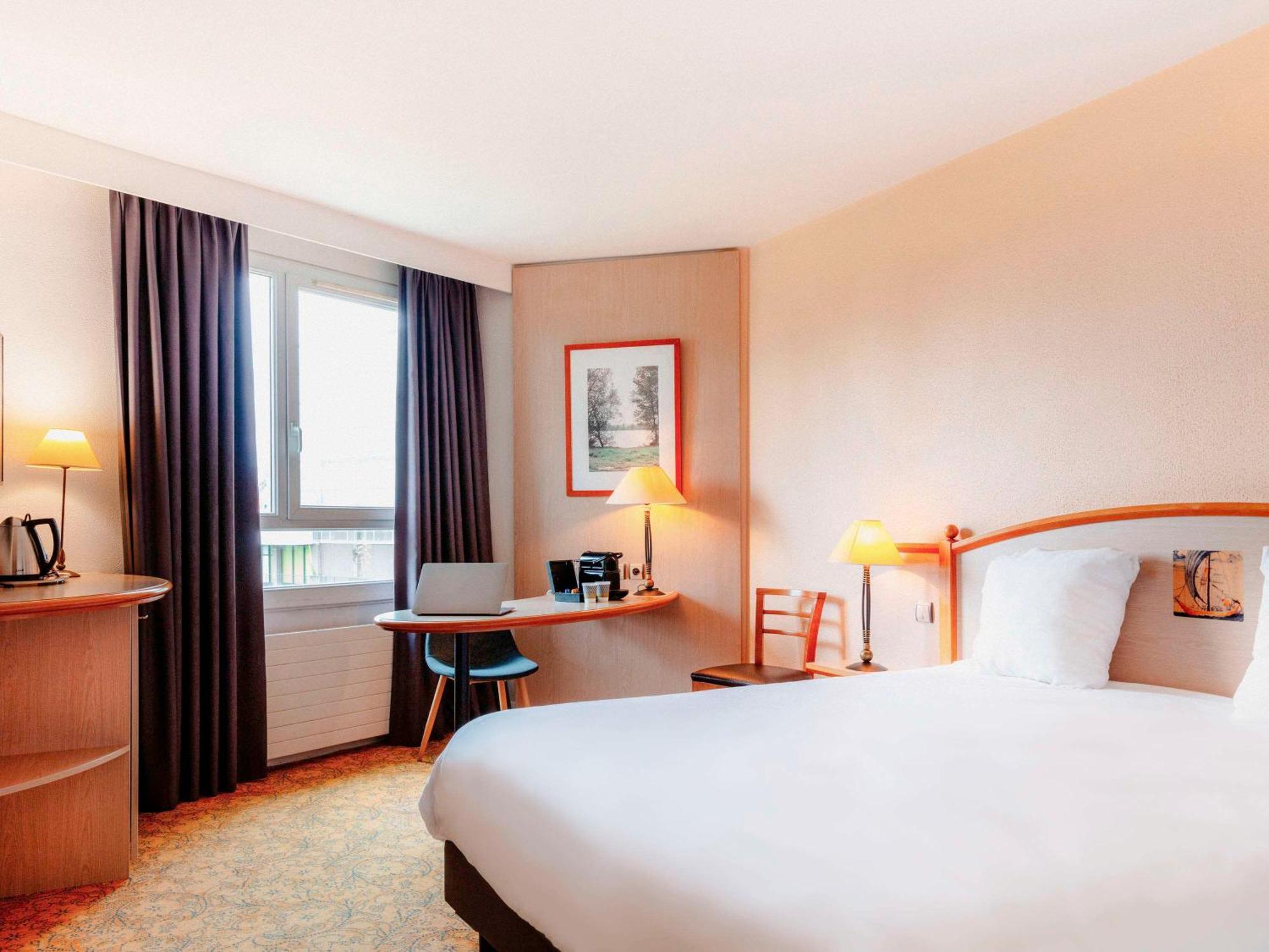 Mercure Nevers Pont De Loire Exterior photo