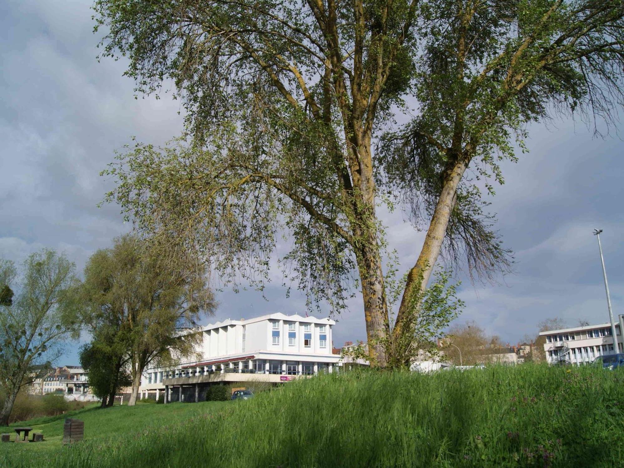 Mercure Nevers Pont De Loire Exterior photo